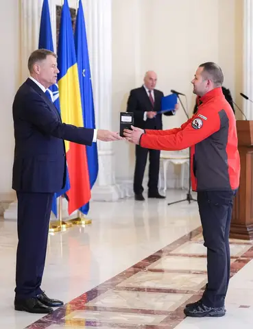 Ceremonie de decorare a echipelor RO-USAR 1 si RO-USAR 2