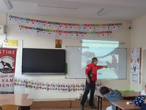 Câinii de salvare la Școala Altfel 2024