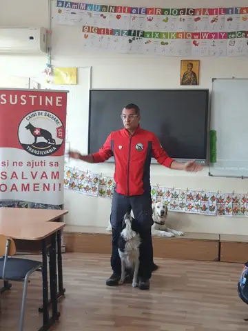 Câinii de salvare la Școala Altfel 2024