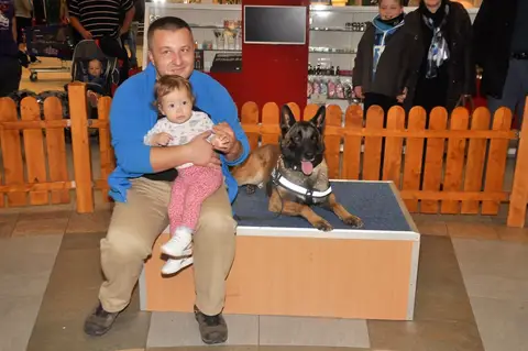 Oameni inimoși hotărâți să salveze un salvator!